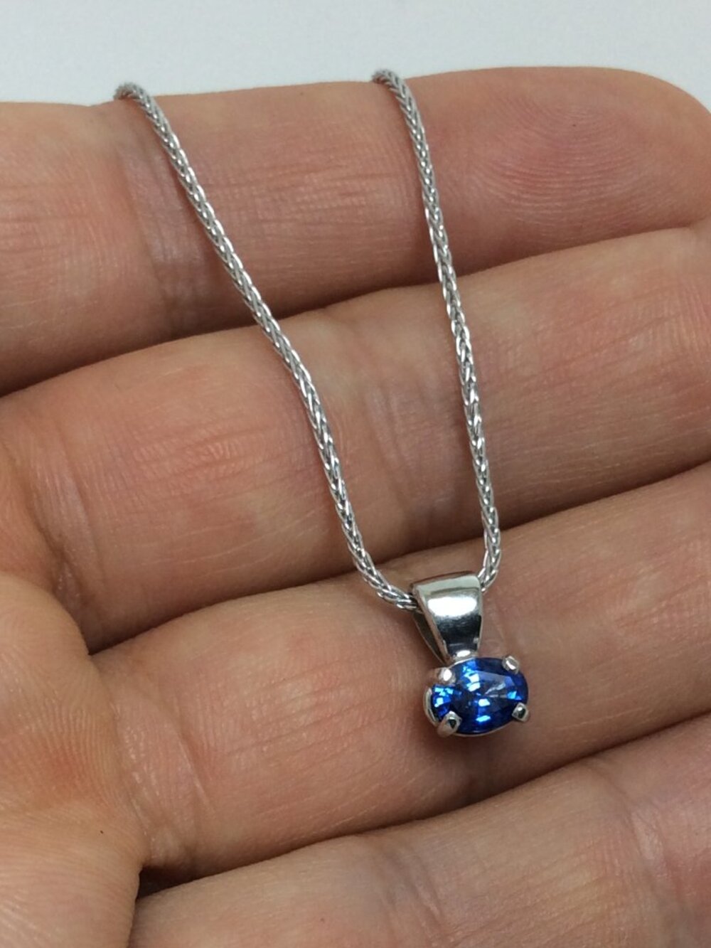 14k white Real gold Natural Oval Sapphire Necklace 18'' .60ct  5gr